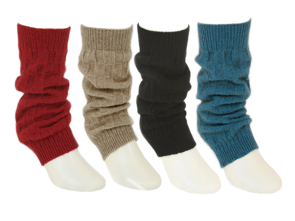 Taking a trip back to the 80's! These Leg Warmers feature a basket weave pattern knitted from a possum merino blend. Add as an extra layer over legs, jeans, pants, track pants or boots. Also, useful to wear for ankle, calf or of knee injuries when you need more warmth. One size only. Made in NZ by Lothlorian.