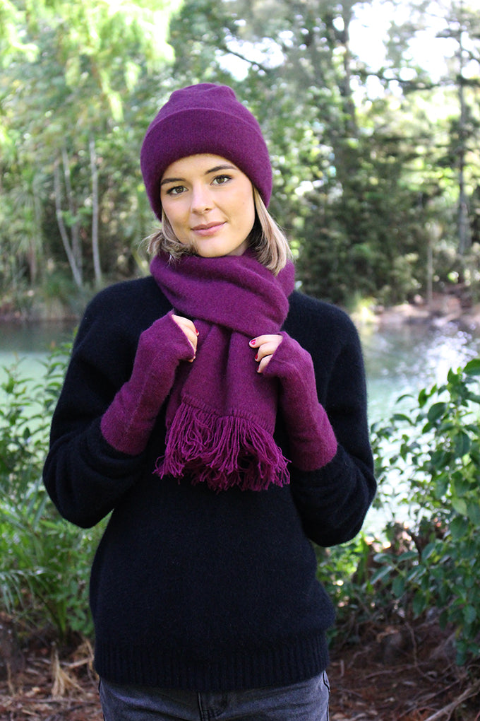 A double thickness beanie with a turn back. For a slouchier look roll down the turn back. Super warm in lots of colours. Made in NZ by Lothlorian. Berry.