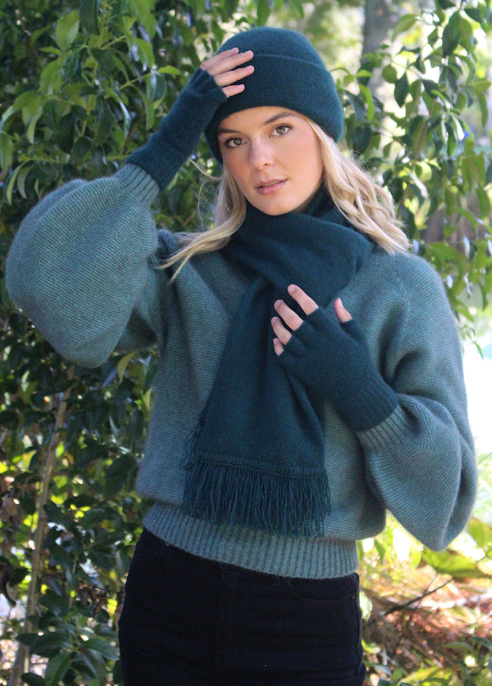 This double thickness scarf is made from possum merino blend and is approximately 17cm wide and 170cm long. Add another 7cm of fringing. Perfect winter wearing!! Made in NZ by Lothlorian.