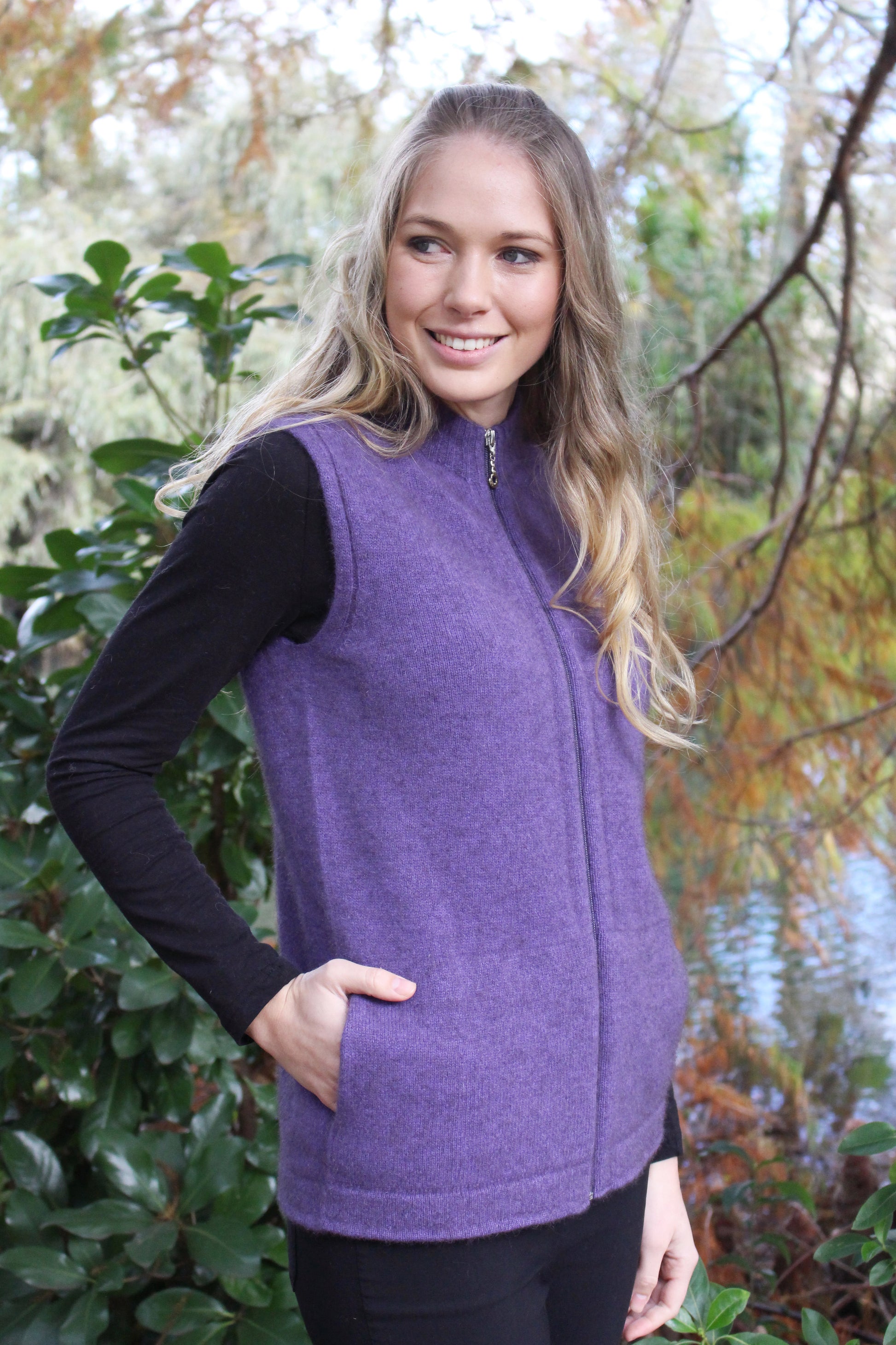 A full zip vest with generous pockets and a longer length. A possum merino blend available in sizes XS - XXL. Made in NZ by Lothlorian. NOTE: * after colour denotes a custom colour to our store, not always readily available. Heather.