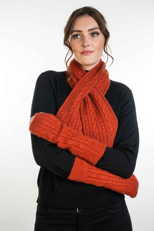 With a side seam opening for thumbs and a longer fit up the arms, Koru's beautiful cable detailed glovelet are perfect for warmth and are incredibly stylish. One size fits most. Proudly made here in NZ.