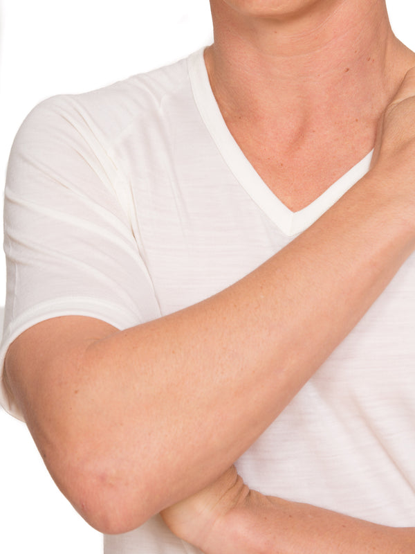 Designed with a vee neck this merino short sleeve tee can be worn on its own or as a base or mid layer. Perfect all year round!! This is a slim fit tee so size up if you prefer a little wiggle room. Available in ivory white only. Sizes S - 3XL. Proudly made in NZ.