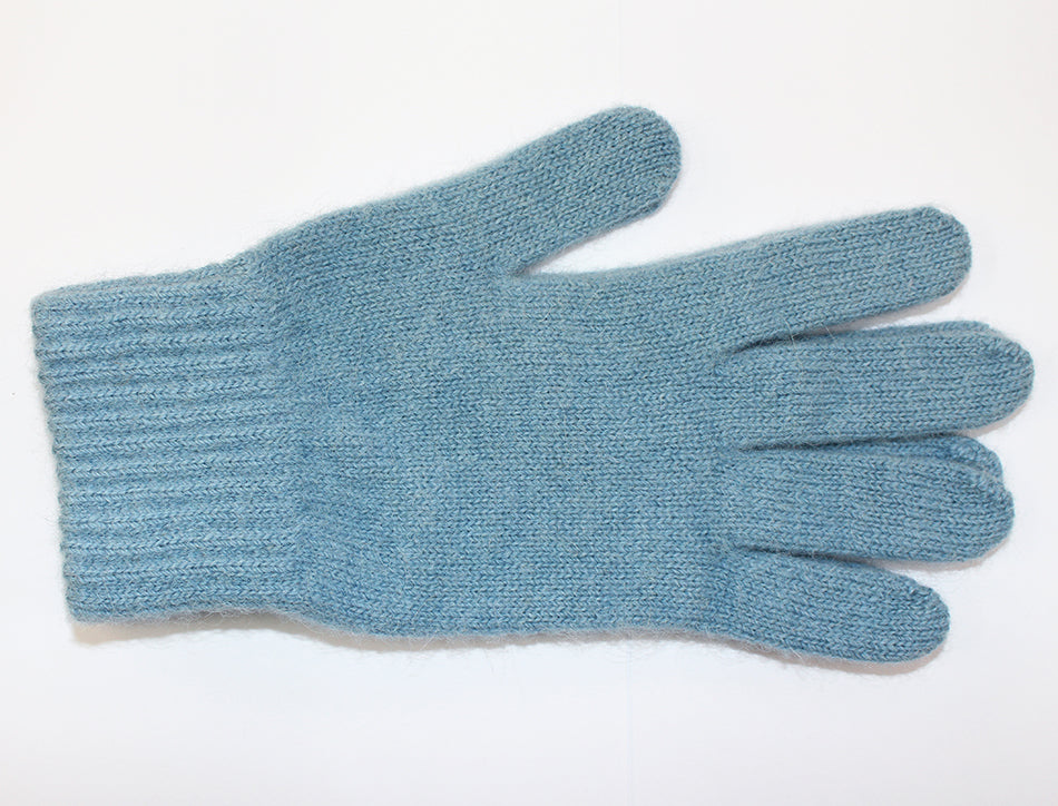 A plain knit, single thickness alpaca glove with elasticated rib cuff. Available in sizes S, M & L. Made in NZ from Baby Alpaca by Lothlorian. Mist.