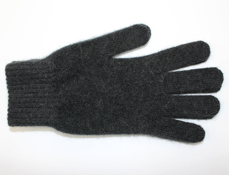 A plain knit, single thickness alpaca glove with elasticated rib cuff. Available in sizes S, M & L. Made in NZ from Baby Alpaca by Lothlorian. Slate.