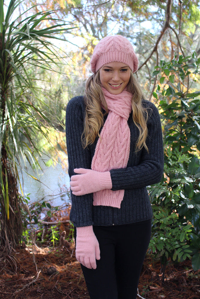With a generous sized crown this chunky cabled beanie can be worn in a slouch style or move the slouch to the side like a beret! Made in NZ by Lothlorian. Rose.