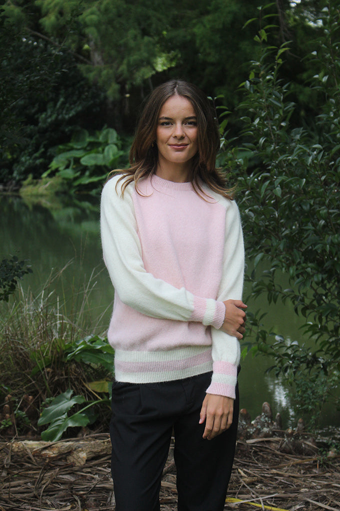 Adding a fresh & stylish look to the classic crew with contrasting sleeves and stripe detail on the bands. Made with the finest Alpaca fleece for a comfortable, soft, warm and any occasion jumper. Made in NZ by Lothlorian.  ALPACA FLEECE  Alpaca was breed by the Inca's specifically for their fleece, which was often referred to as the "fibre of the Gods". The fleece is a lustrous, silky natural fibre and feels smooth when worn next to the skin. I