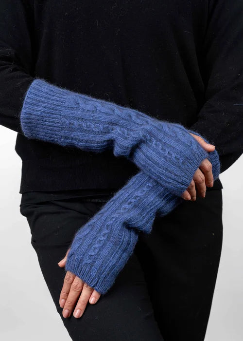 With a side seam opening for thumbs and a longer fit up the arms, Koru's beautiful cable detailed glovelet are perfect for warmth and are incredibly stylish. One size fits most. Proudly made here in NZ.