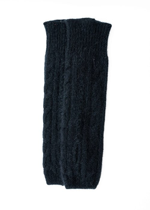 With a side seam opening for thumbs and a longer fit up the arms, Koru's beautiful cable detailed glovelet are perfect for warmth and are incredibly stylish. One size fits most. Proudly made here in NZ.