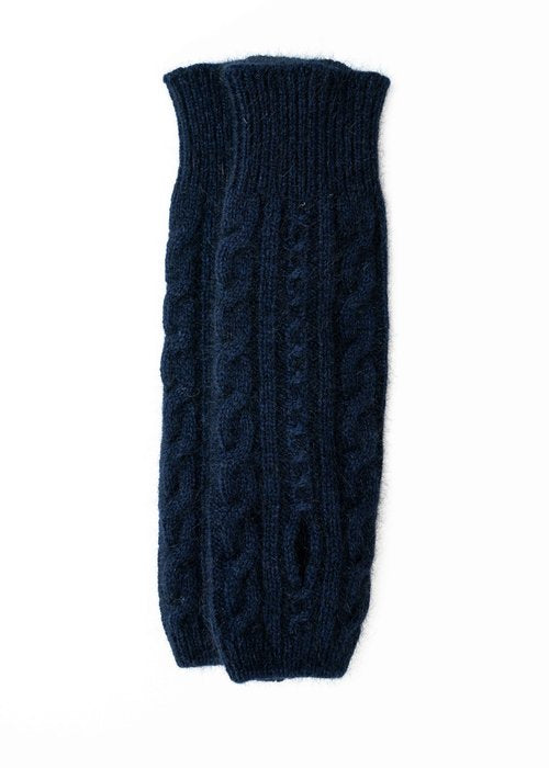With a side seam opening for thumbs and a longer fit up the arms, Koru's beautiful cable detailed glovelet are perfect for warmth and are incredibly stylish. One size fits most. Proudly made here in NZ.