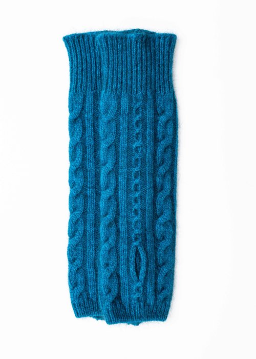 With a side seam opening for thumbs and a longer fit up the arms, Koru's beautiful cable detailed glovelet are perfect for warmth and are incredibly stylish. One size fits most. Proudly made here in NZ.