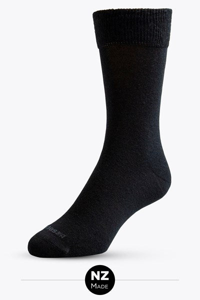 A fine knit Merino Wool dress sock with a new improved cuff for comfortable wear. NZ Sock Co have swapped out the traditional 1 x1 elasticated rib cuff and replaced it with a high stretch, double layer cuff for soft, non-restrictive comfort. Comes in a 2 pair pack. Made in Ashburton, NZ. Black