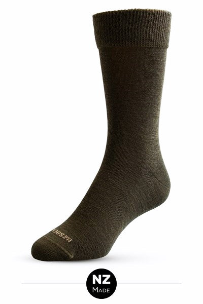 A fine knit Merino Wool dress sock with a new improved cuff for comfortable wear. NZ Sock Co have swapped out the traditional 1 x1 elasticated rib cuff and replaced it with a high stretch, double layer cuff for soft, non-restrictive comfort. Comes in a 2 pair pack. Made in Ashburton, NZ. Kalamata