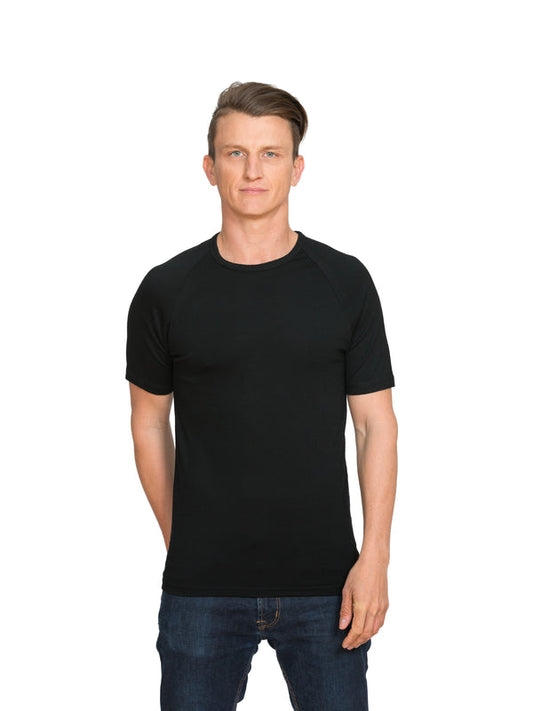 Designed with a crew neck this merino short sleeve tee can be worn on its own or as a base or mid layer. Perfect all year round!! This is a slim fit tee so size up if you prefer a little wiggle room. Available in black only. Sizes S - 3XL. Proudly made in NZ. 