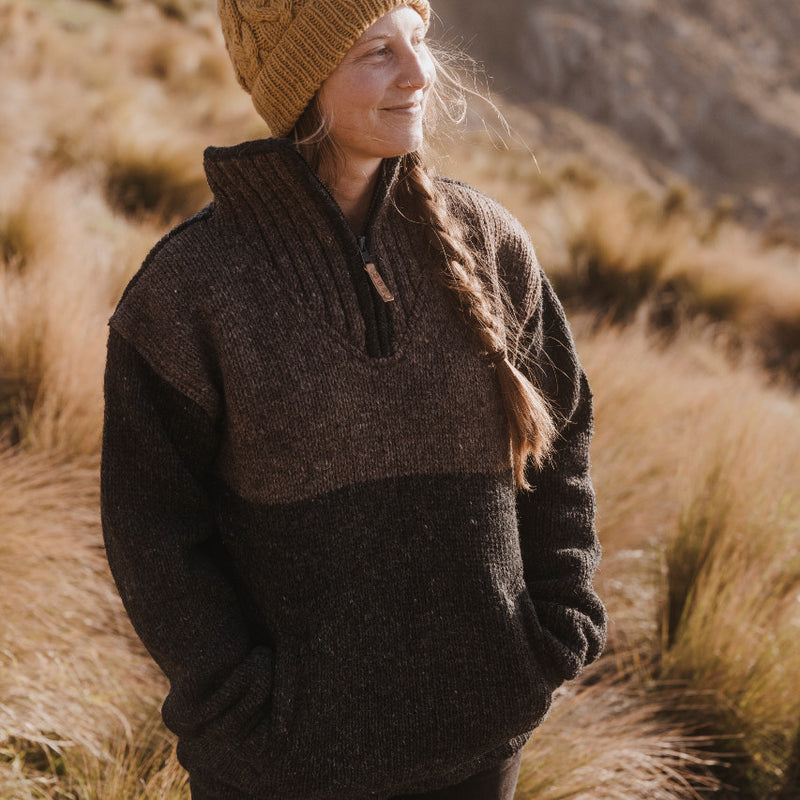 Mount Kiwi Station Half Zip work jersey is the perfect all-rounder to take you just about anywhere.  Made from nature, using New Zealand sheep’s wool, this jersey features full fleece lining to keep the wind out, a ribbed-knit collar and external pockets.  Whether it's on site, on horse-back or on the farm, you won’t feel the chill wearing our tried and tested Station Half Zip.