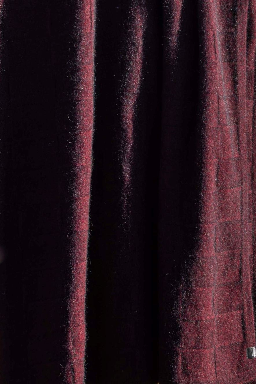 The ultimate in luxury is the stunning Queen Size Throw. Knitted in a basketweave stitch the texture of this pattern plays with the light and shows off the beautiful colours of the yarn. A fabulous edition to any living room or bedroom. Proudly made by Noble Wilde of NZ.