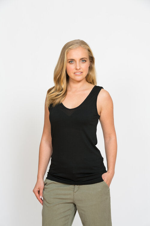 The reversible merino singlet can be worn as a V neck or scoop neck. Made from Super Fine New Zealand Merino in a single jersey knit fabric. Light, soft and so warm. Can be worn year-round. Available in Black or Pearl sizes S - XL. 100% Merino. NS361
