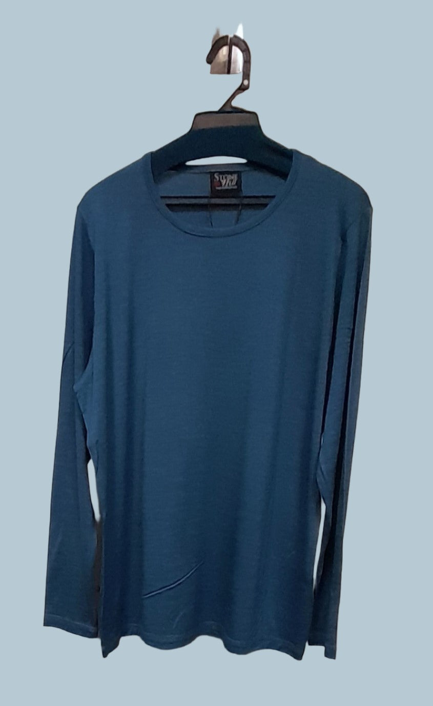 This relaxed style Crew Neck is made from 100% merino wool, known for its high quality and softness. Can be worn all year-round as a base, mid or outer layer. A fantastic addition to any wardrobe! Sizes S - XL.