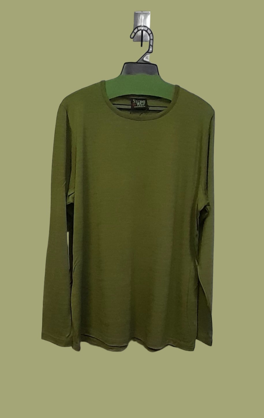 This relaxed style Crew Neck is made from 100% merino wool, known for its high quality and softness. Can be worn all year-round as a base, mid or outer layer. A fantastic addition to any wardrobe! Sizes S - XL.