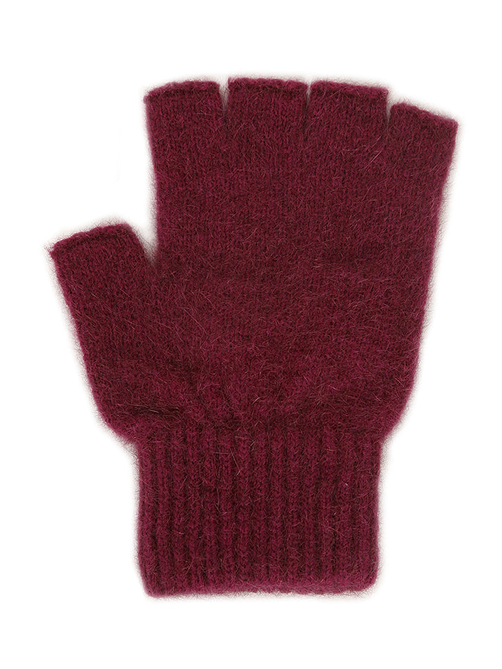 Single thickness gloves with elasticated rib cuff and open fingers from just below the knuckle. In sizes S, M or L. Made in NZ by Lothlorian. Berry.