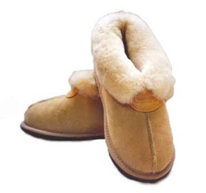 Sueded sheepskin, centre seamed slipper, this style is wide fitting with wide opening for ease of slipping on. The use of a centre seam provides extra space and comfort especially for those awkward toes. Suitable for both men and women. Champagne colour only.Made in NZ.